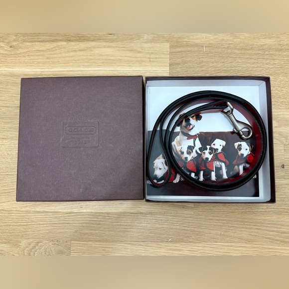 Coach Red Dog Leash - Picture 2 of 6